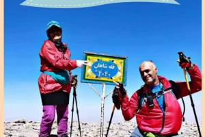 دو تن از کوهنوردان دیلمی به قله شاهان کوه بام استان اصفهان صعود کردند