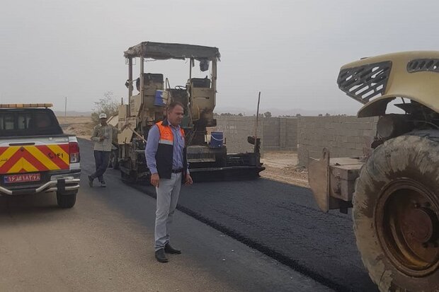 پروژه عملیات اجرایی روکش آسفالت محور بزرگراهی گناوه- برازجان آغاز شد