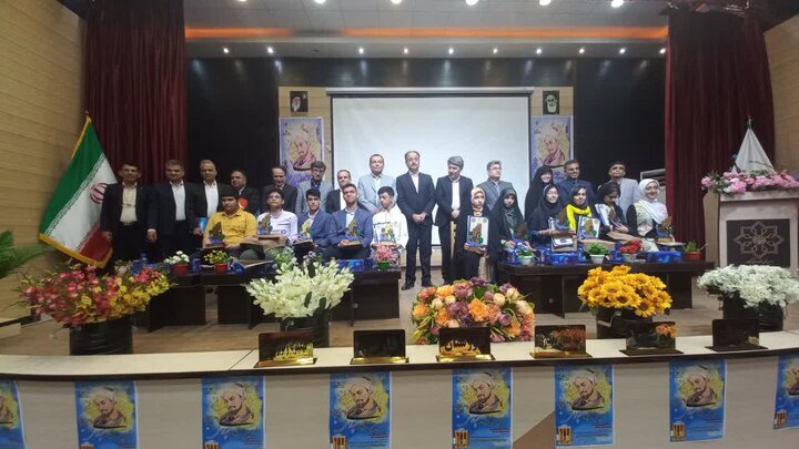 دانشآموزان گناوهای فاتح مسابقات مشاعره منطقه ۲ کشور شدند