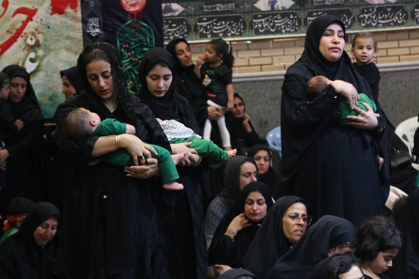 گزارش تصویری مراسم شیرخوارگان حسینی در حسینیه حضرت زینب(س) گناوه