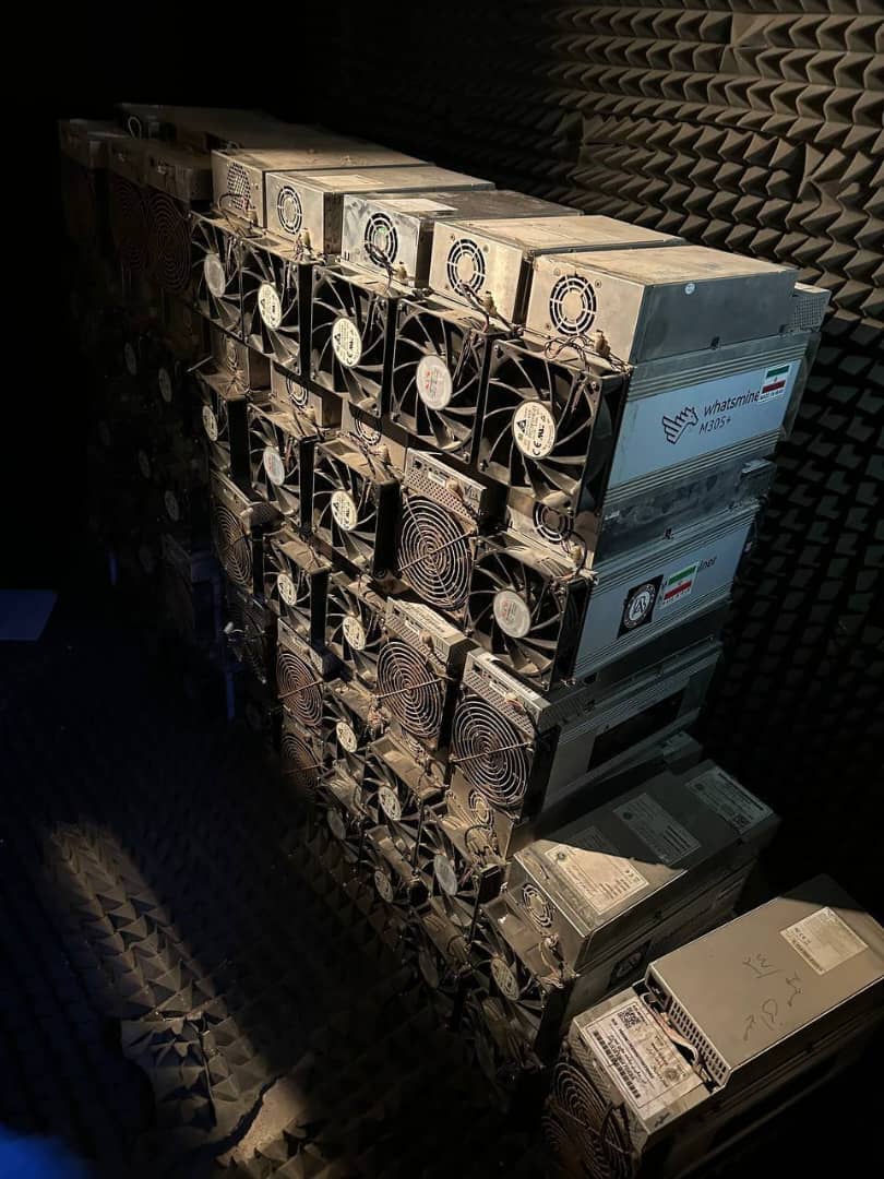 کشف و ضبط ۱۱۱۷ دستگاه ماینر غیرمجاز در پی اجرای نخستین طرح سراسری مبارز با مزارع غیرقانونی استخراج رمزارز