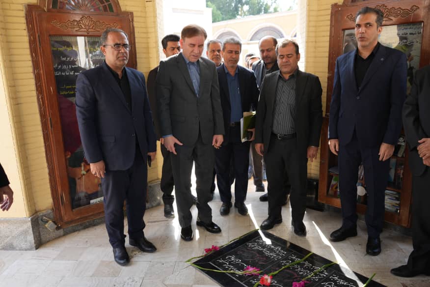 اولین روز از هفتهی دولت؛ فرماندار بوشهر: امنیت امروز ایران مرهون فداکاری شهیدان است/تجدید میثاق با آرمانهای شهدا در نخستین روز هفته دولت/گزارش تصویری