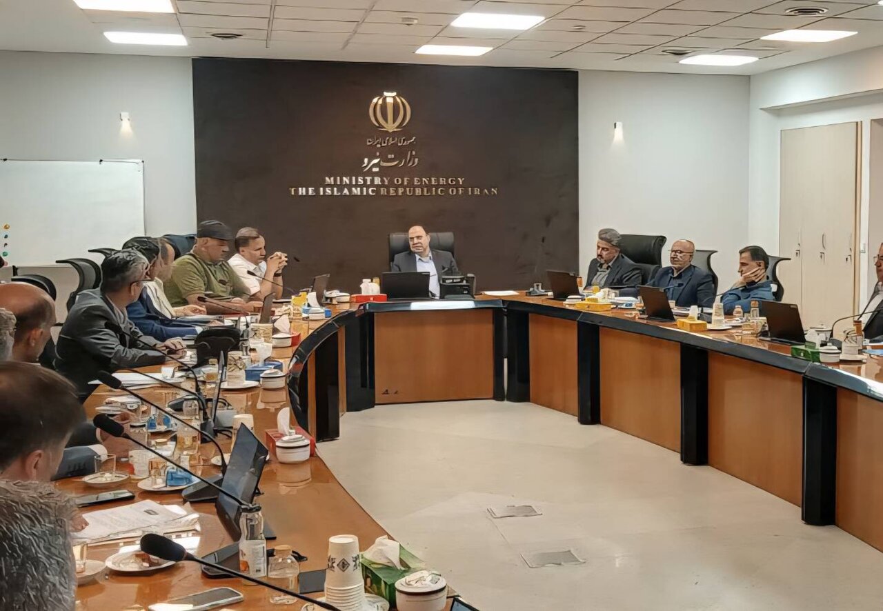 برنامه‌های توانیر برای پرداخت مطالبات پیمانکاران صنعت برق تا پایان سال ۱۴۰۴