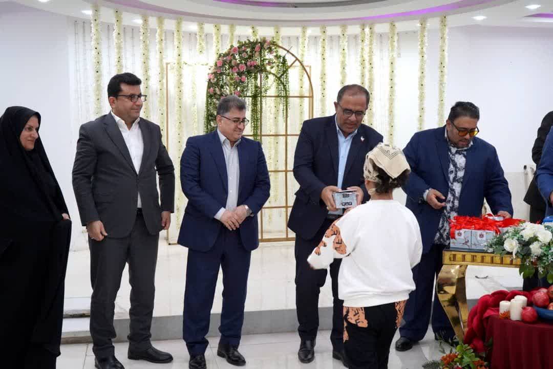 حضور فرماندار بوشهردرجشن شب یلدا با حضور کودکان تحت پوشش بهزیستی
