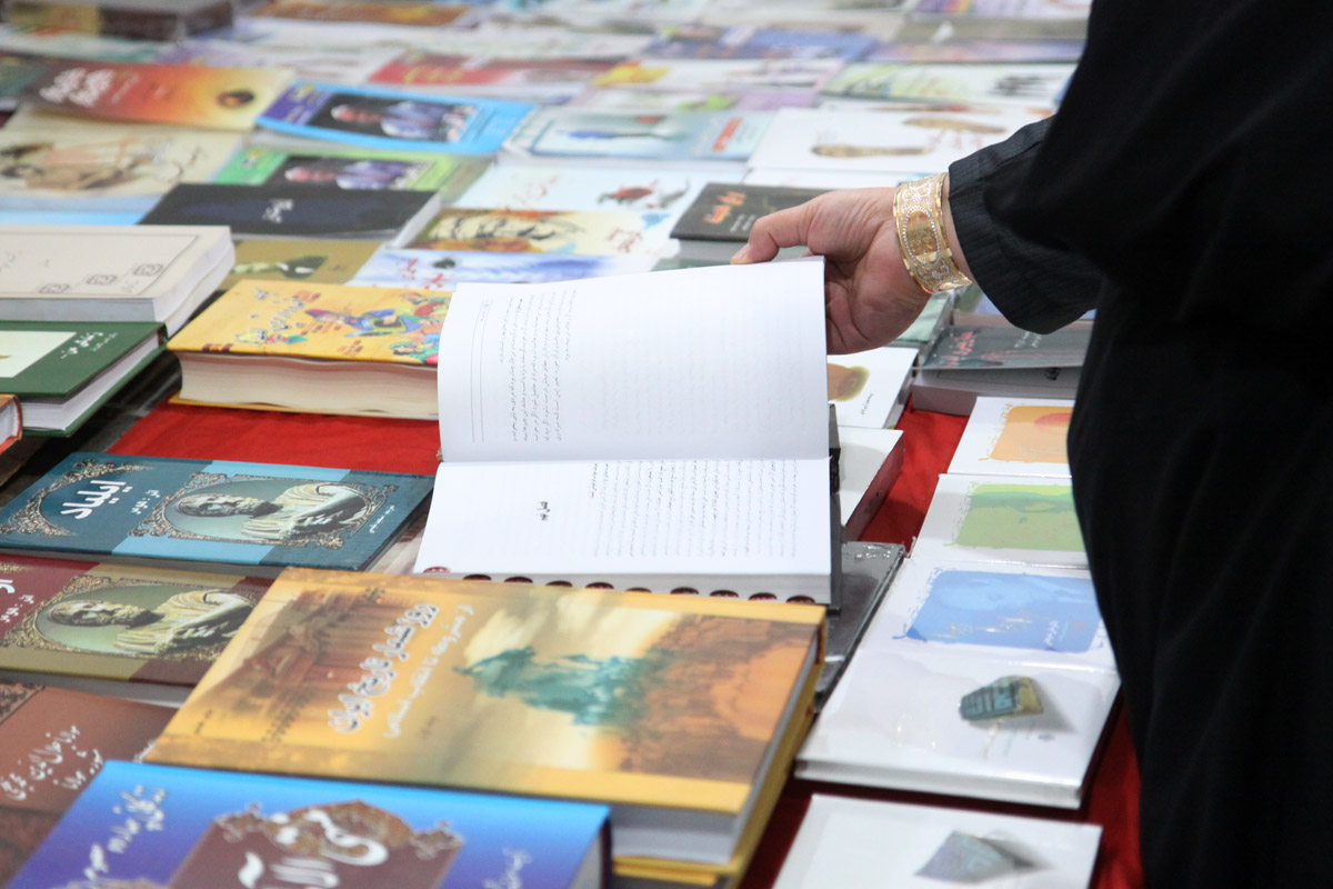 مجموعه شعر «گاهی که از تو میگویم» اثر نویسنده بوشهری منتشر شد